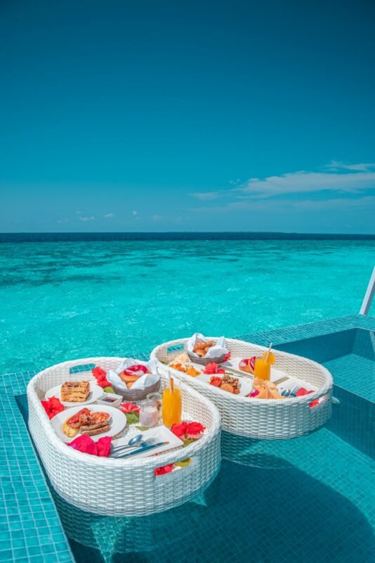 Best time to visit Aruba: sunny Eagle Beach